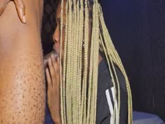 Rastalocken saugen seinen prallen Schwanz Rastalocken saugen seinen prallen Schwanz