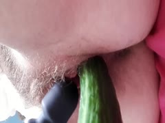 Gurken-Orgasmus für die haarige Fotze