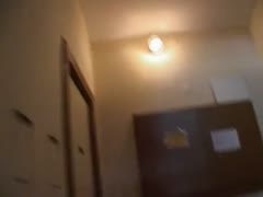Versicherungsmakler verführt Hausfrau