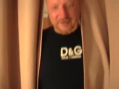 Gepiercte Blondine in der Umkleide gebumst