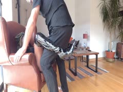 Alter Kerl fickt Schwarze im nuttigen Outfit